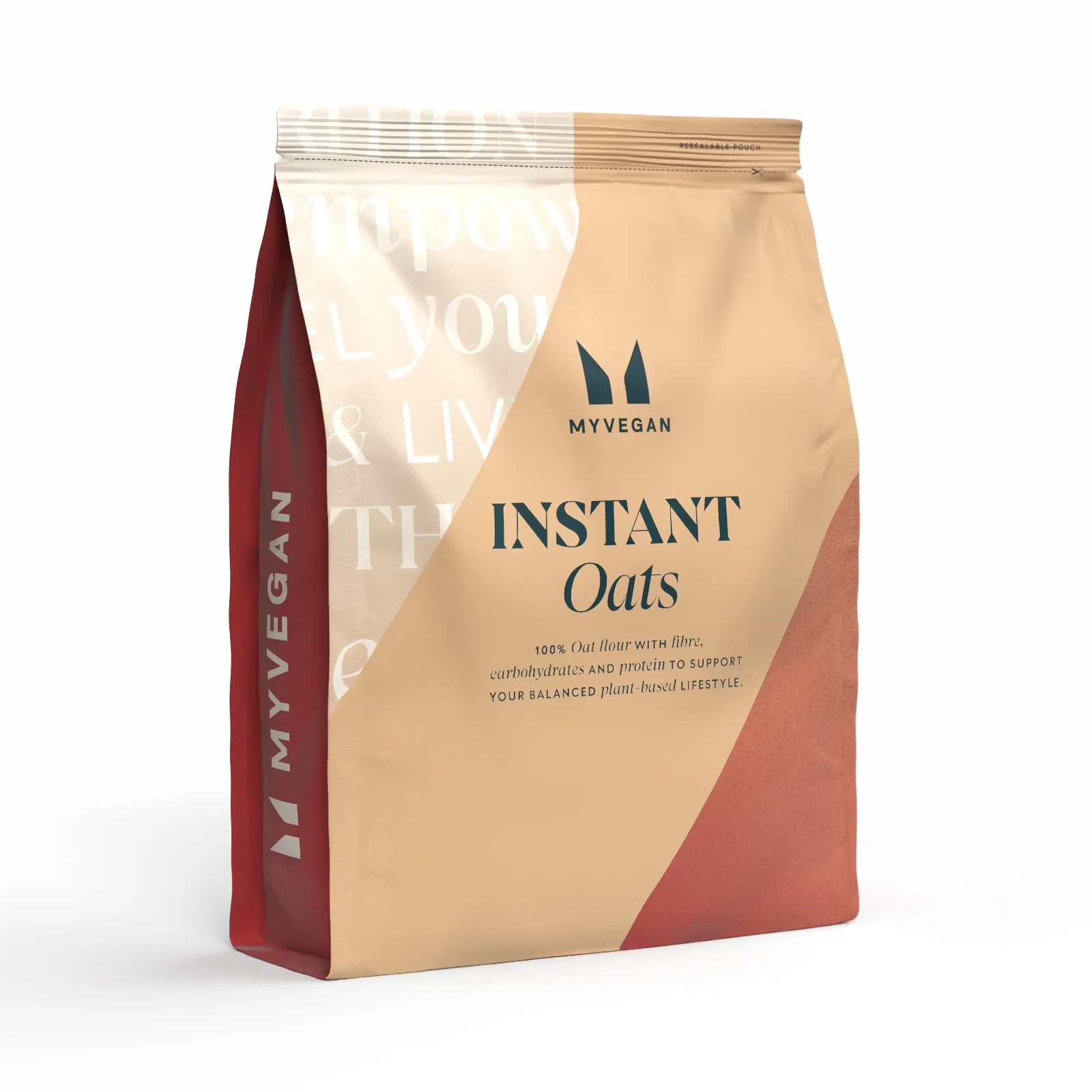 Een beige zak met rode accenten, met de tekst "Instant Oats" van het merk Myprotein.