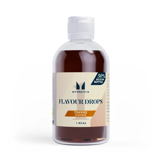 Een doorzichtige plastic fles met een witte dop, gevuld met een bruine vloeistof.