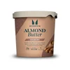 Een bruine pot met een lichtgrijze deksel, met het opschrift "Almond Butter" van Myprotein.