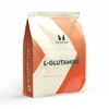 Een witte Myprotein zak L-Glutamine poeder met oranje accenten, staand op een witte achtergrond.