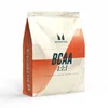 Een witte zak Myprotein BCAA 4:1:1 poeder met oranje accenten en het Myprotein logo.