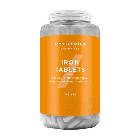 Een doorzichtige plastic pot met een oranje etiket, gevuld met witte tabletten en een witte deksel.