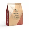 Een beige en rode zak Myvegan Impact Vegan Protein poeder, staand op een witte achtergrond.
