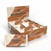 Een doos met individueel verpakte brownies, met een bruin-wit ontwerp en chocolade afbeeldingen.