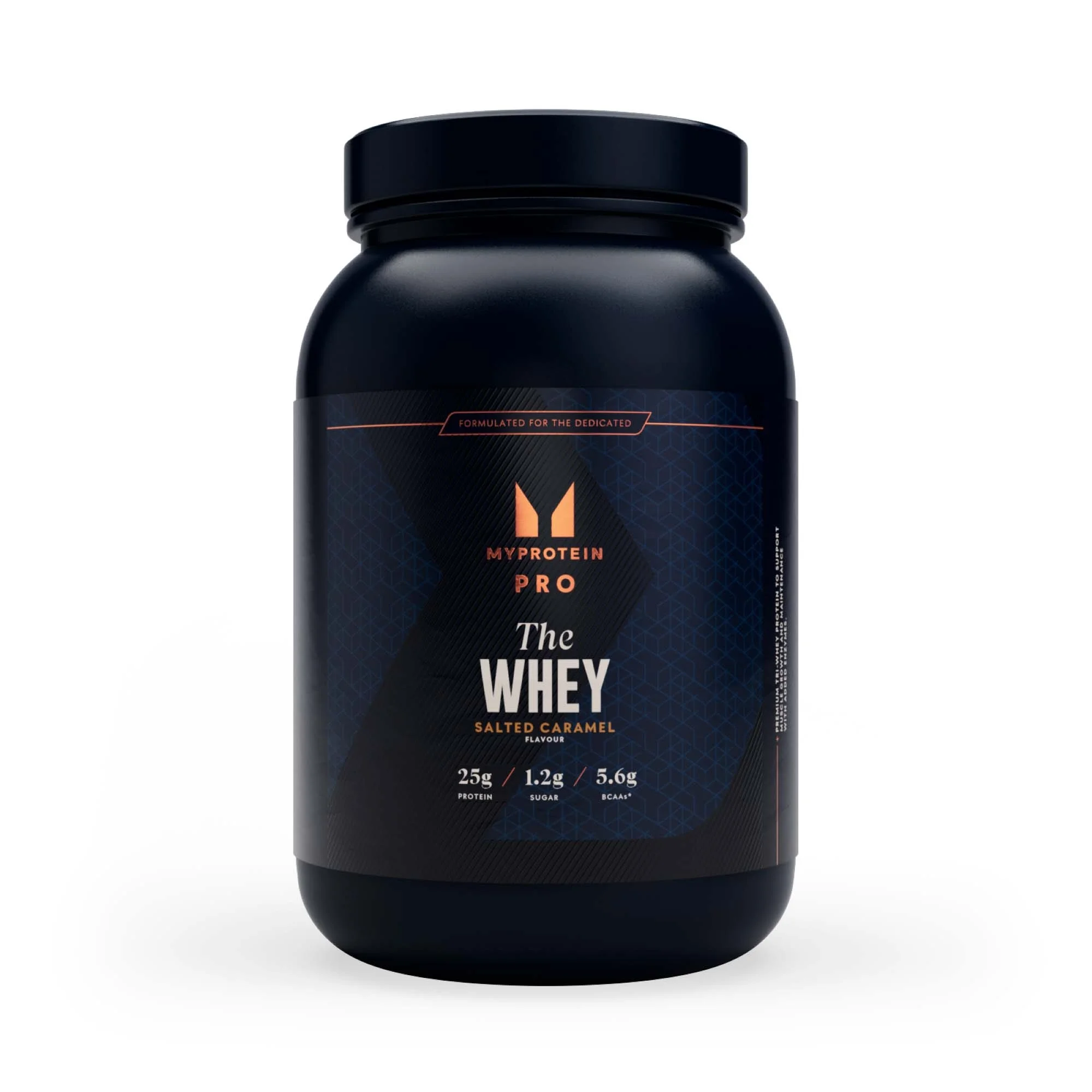 Zwarte plastic pot met etiket, met daarop de tekst "Myprotein THE Whey Salted Caramel.