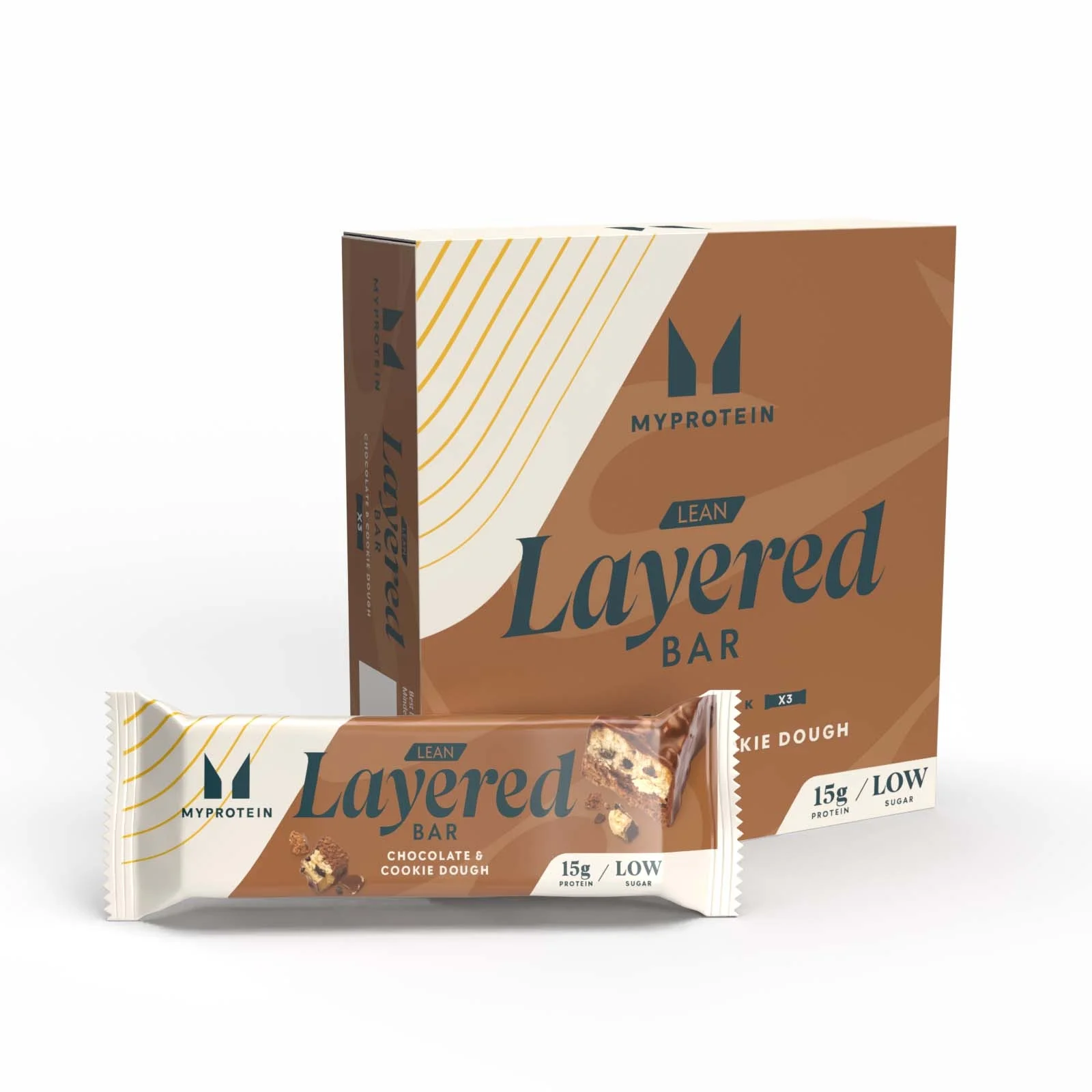 Een doos en een individuele verpakte Myprotein Lean Layered Bar, chocolade en koekjesdeeg smaak.