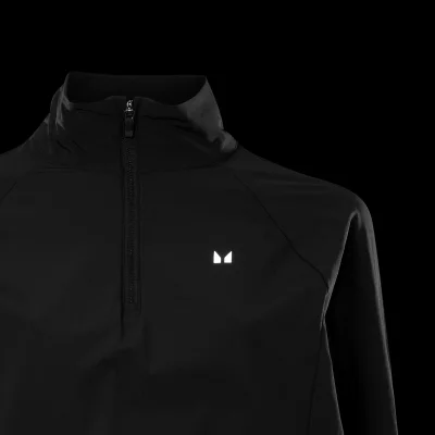 Zwarte windjack voor dames met een korte rits en een klein wit logo.