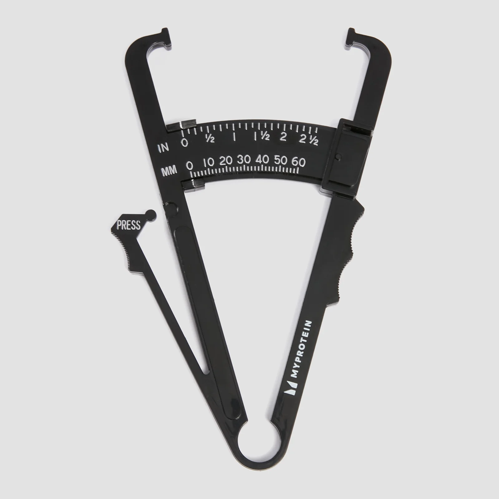 Zwarte vetkrompasser met een schaalverdeling in inches en millimeters, en het Myprotein logo.