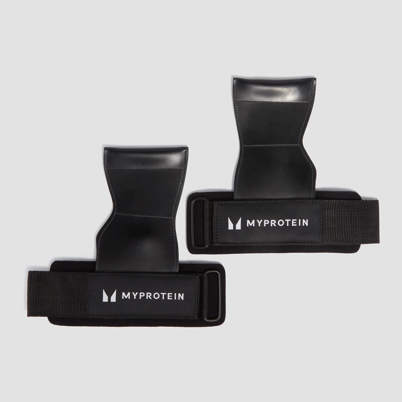 Twee zwarte hefbanden met het Myprotein logo, bestaande uit een lus en een band.