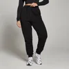 Een zwarte MP joggingbroek met trekkoord, gedragen door een model met een bijpassende top.