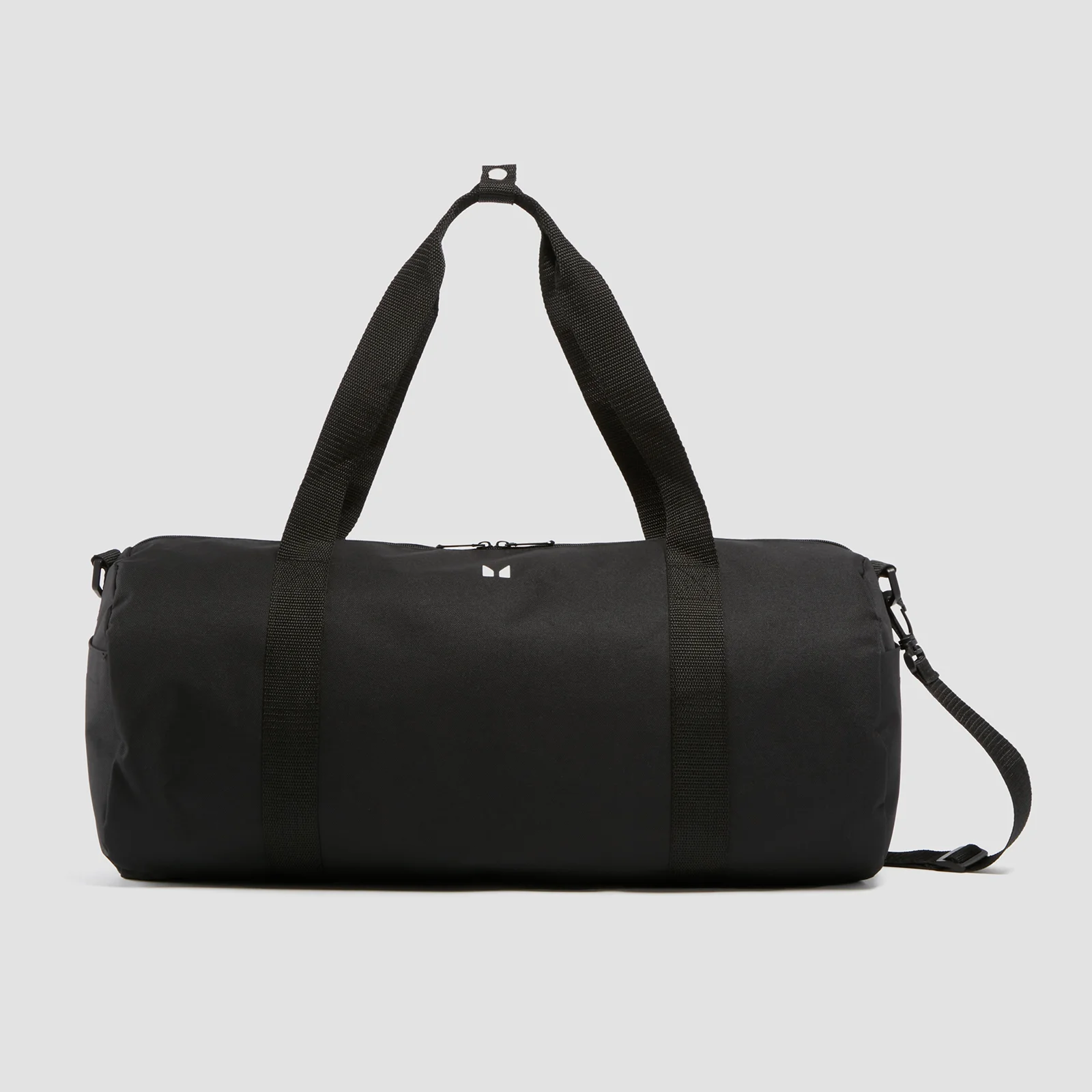 Zwarte tonvormige tas met korte handvatten en een lange schouderband.