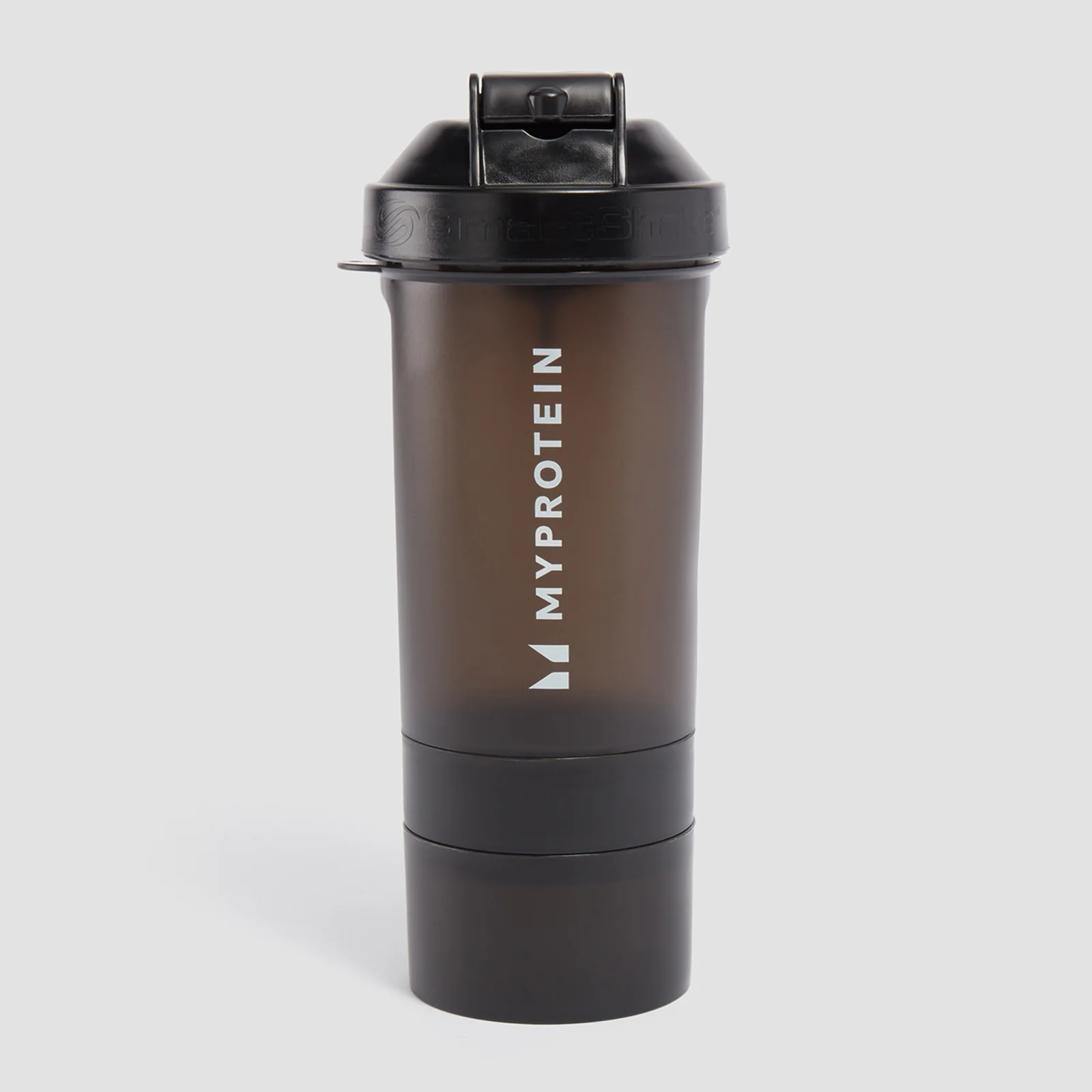 Zwarte Myprotein shaker met de tekst "MYPROTEIN" in het wit, bestaande uit drie delen.