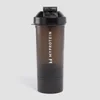 Zwarte Myprotein shaker met de tekst "MYPROTEIN" in het wit, bestaande uit drie delen.