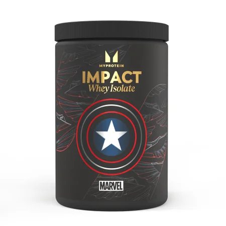 Zwarte pot met een etiket met de tekst "Impact Whey Isolate" en een Captain America schild.