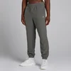 Een metalgrijskleurige MP joggingbroek van fleecestof voor heren, met elastische tailleband en manchetten.