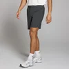 Een man draagt een geweven, donkergrijze MP short met een elastische tailleband en trekkoord.