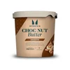 Een pot chocoladenotenboter van Myprotein, met een beige etiket en een lichtgrijze deksel.