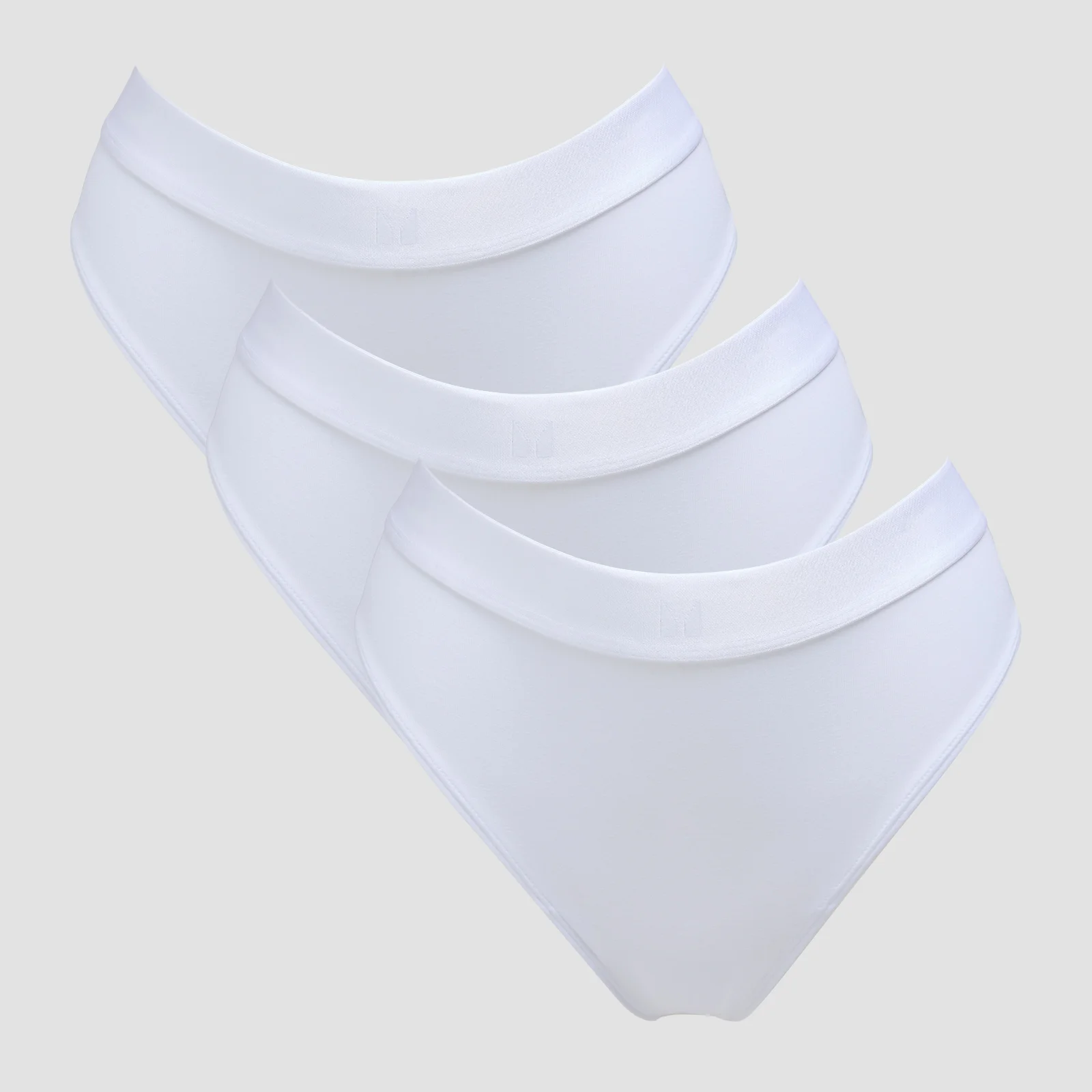 Drie witte bikinibroekjes, halfhoog model, met een elastische band aan de bovenkant.