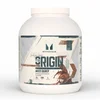Een grote, witte plastic pot met een etiket voor Myprotein Origin Mass Gainer.