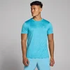 Een cyaan gemêleerd T-shirt met korte mouwen en een klein logo op de borst.