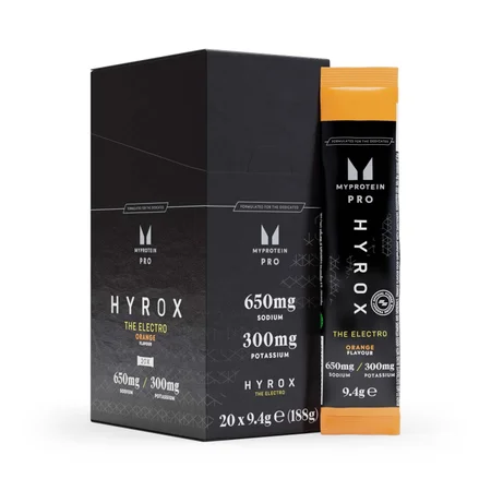 Zwarte doos met 20 oranje Myprotein THE Electro sachets, voor sportdrank.