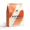 Een witte zak bottenbouillonpoeder van Myprotein, met oranje accenten en de merknaam op de zijkant.