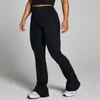 Zwarte legging met hoge taille en uitlopende pijpen, gedragen door een persoon.